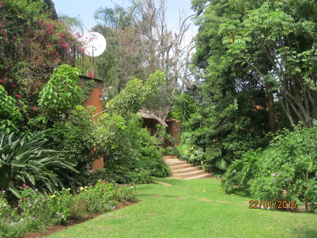 Treetops & Treats Guest House Pretoria-Noord Exterior foto