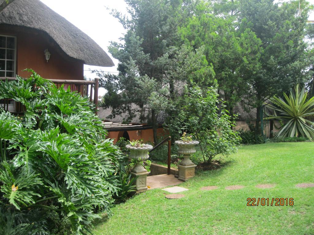 Treetops & Treats Guest House Pretoria-Noord Exterior foto