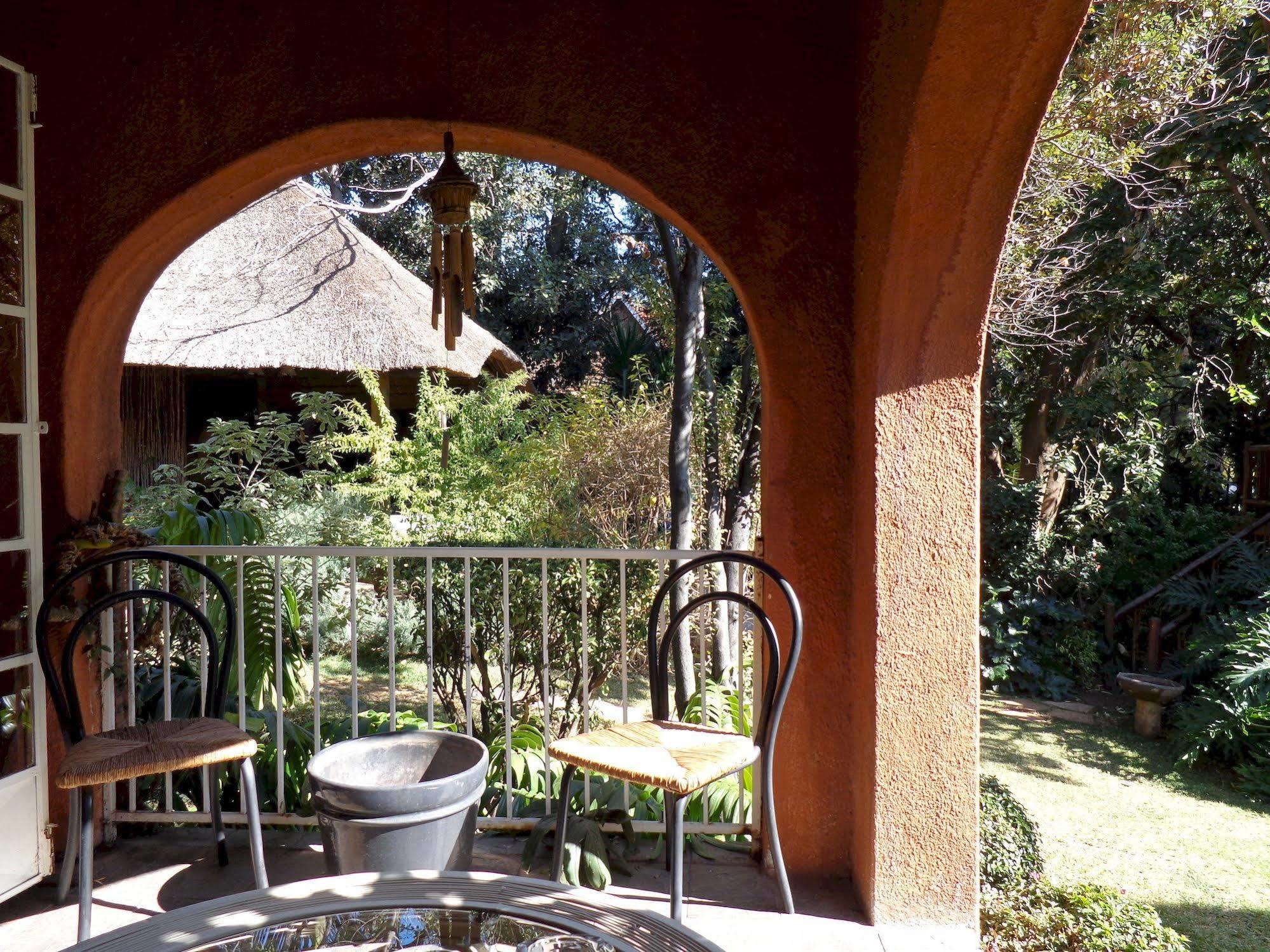 Treetops & Treats Guest House Pretoria-Noord Exterior foto